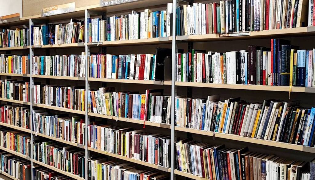 Slovenska literarna elita v finalu za kresnika: To so romani, ki se borijo za 7.000 evrov