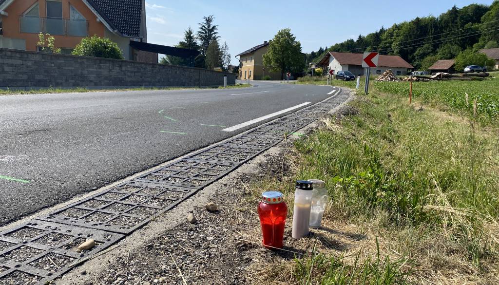 Prvi smrtni žrtvi letos v Mestni občini Ptuj, motorist in sopotnica umrla po silovitem trčenju pri Grajeni
