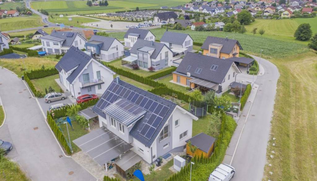 Pot do cenejše elektrike in toplega doma