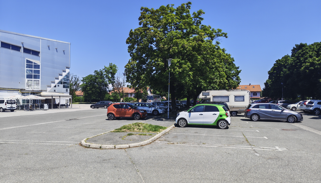 Mariborčani, ne spreglejte: Pri Dvorani Tabor začasno zapirajo parkirišče, vozila morate umakniti do ...