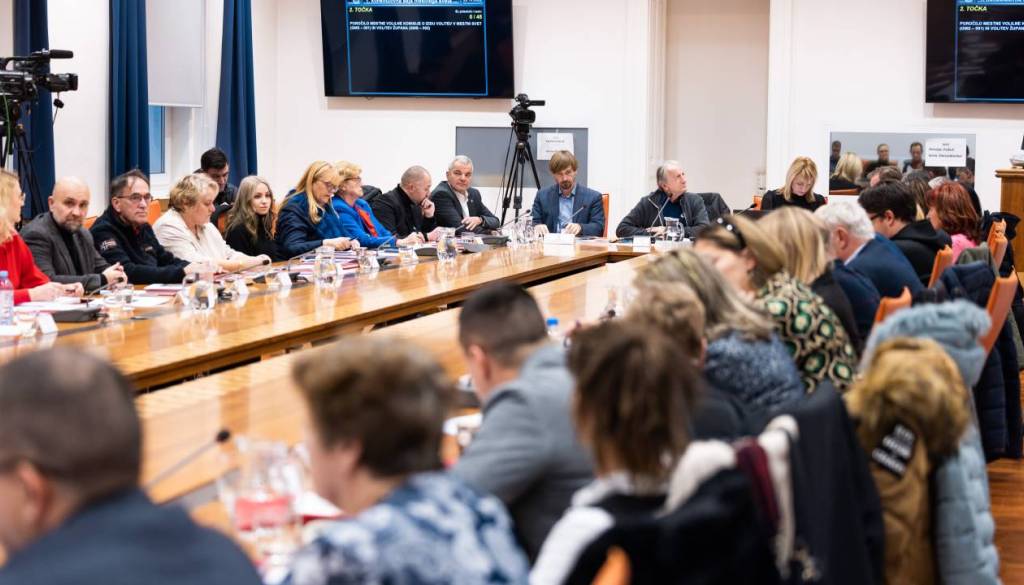 Maribor s rekordnim proračunom, sejo zaznamovali očitki in napetosti
