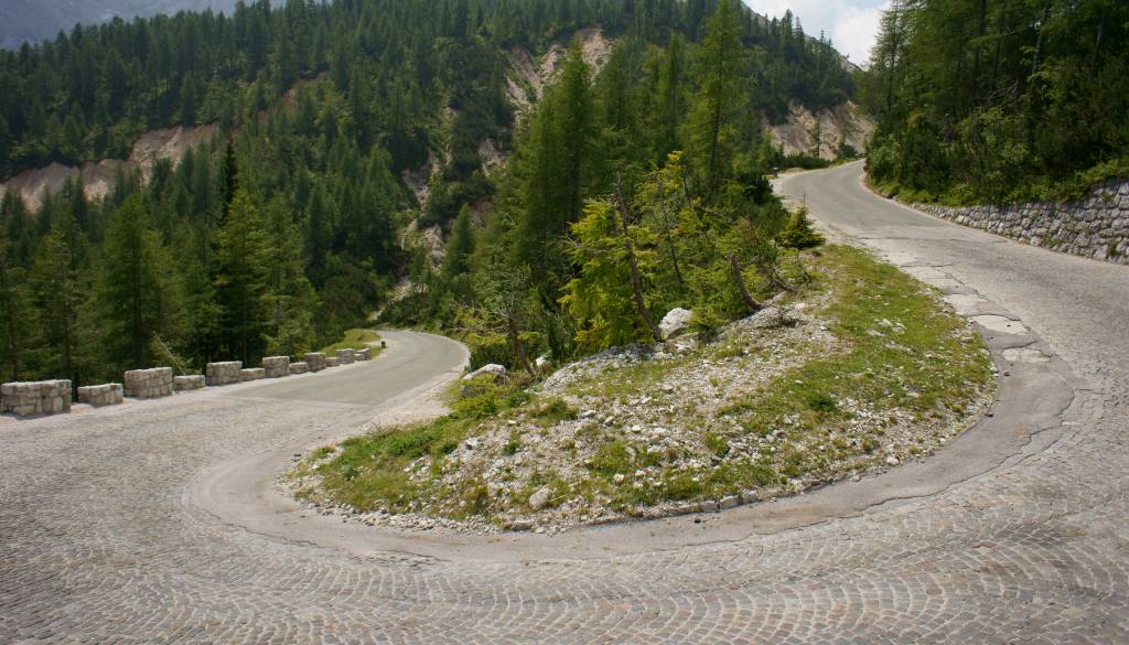 Pozor, če boste šli na Vršič. Na vrhu letos ne boste mogli parkirati