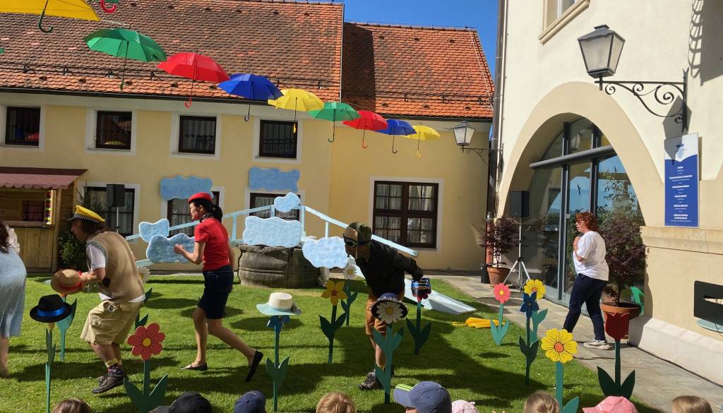 FOTO in VIDEO: Otroci navdušeni, pravljični festival na Ptuju v polnem zamahu