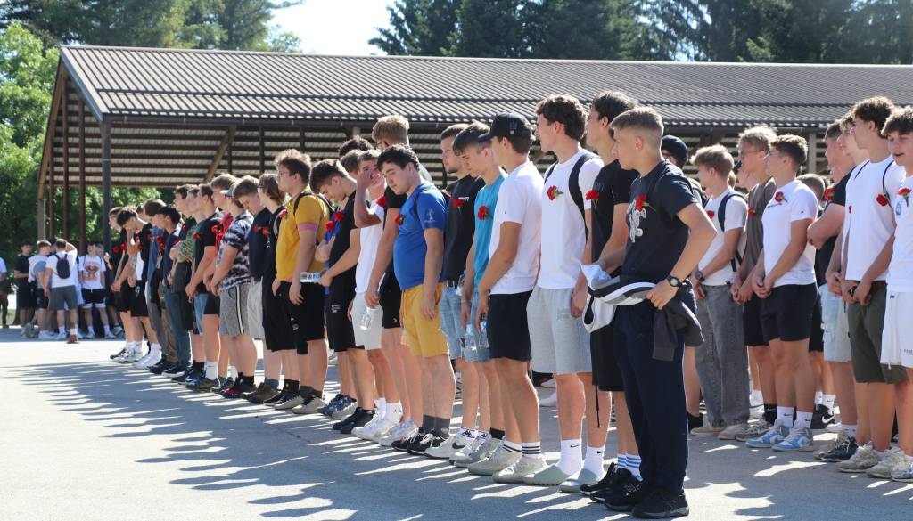 FOTO: Več kot 600 mladih v Novem mestu na seznanitvi z vojaško evidenco