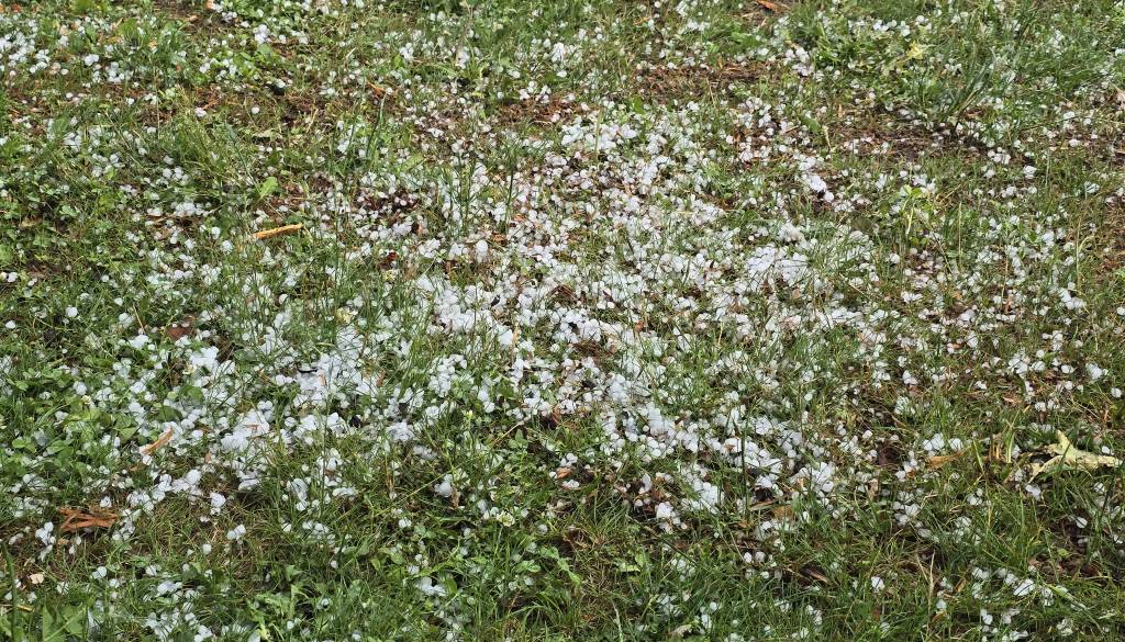 FOTO in VIDEO: Štajersko že zajelo neurje s točo, vremenoslovci opozarjajo, da najhuje morda šele prihaja