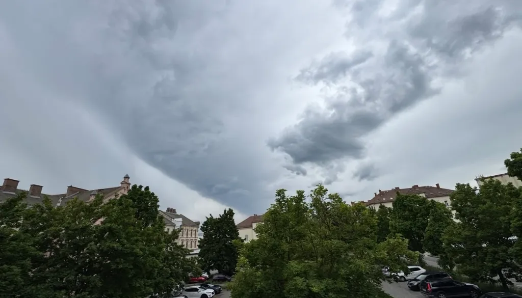 Štajerska, pozor! Izdano vijolično opozorilo za točo, nevihte so vse bližje