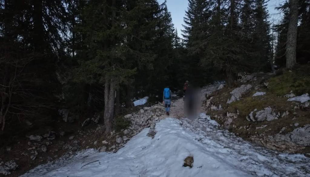 Prvomajski izlet se je končal z reševanjem: Mladenič na Dednem polju v hudi stiski