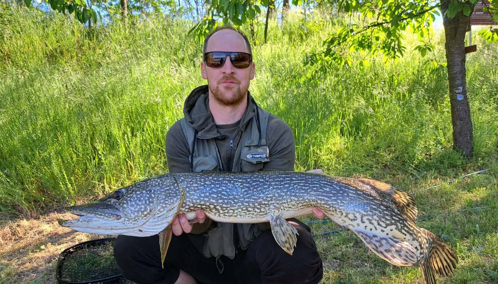Kakšen ulov v Pomurju! Uroš se je vpisal v klub ulovov nad 100 centimetrov