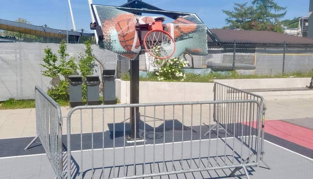 Igrišče Iva Daneua v Mariboru tarča vandalizma, neznanci uničili koš