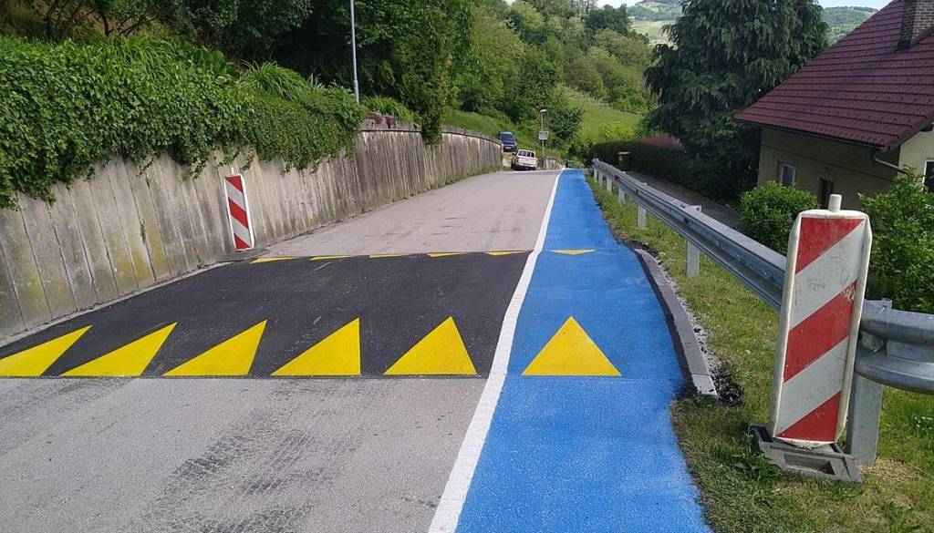 Naselje povsem spremenilo prometni režim, ker se je v coni 30 našel nekdo, ki je vozil 146 kilometrov na uro