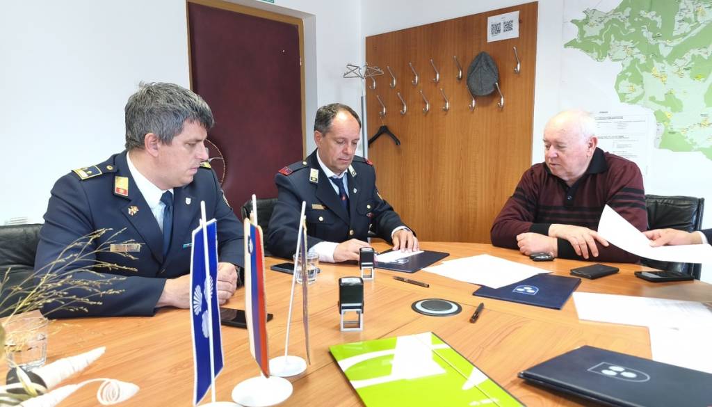 Občina je svojim gasilcem kupila vozilo za 85 tisoč evrov, ti ga bodo sami obnovili in opremili