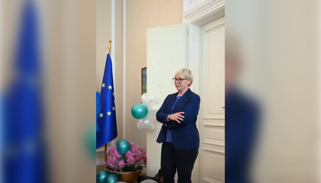 VIDEO: Natašo Pirc Musar v pisarni pričakalo prijetno presenečenje