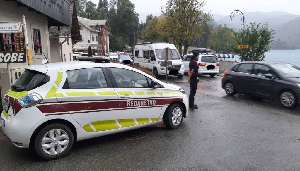 Pozor na Bledu: Za kopanje na tem delu jezera vas lahko doleti 200 evrov kazni