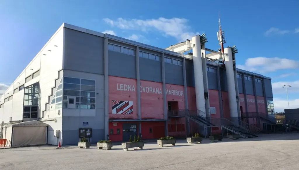 Bo ta prepoznaven športni objekt dobil novo barvo? Mariborčan bi obledelo rdečo zamenjal s hladno modro