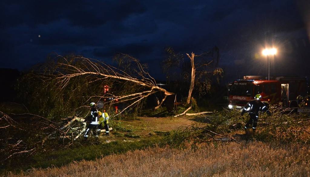 FOTO in VIDEO: V neurju najbolj prizadeti občini Komenda in Cerklje na Gorenjskem, to so posledice