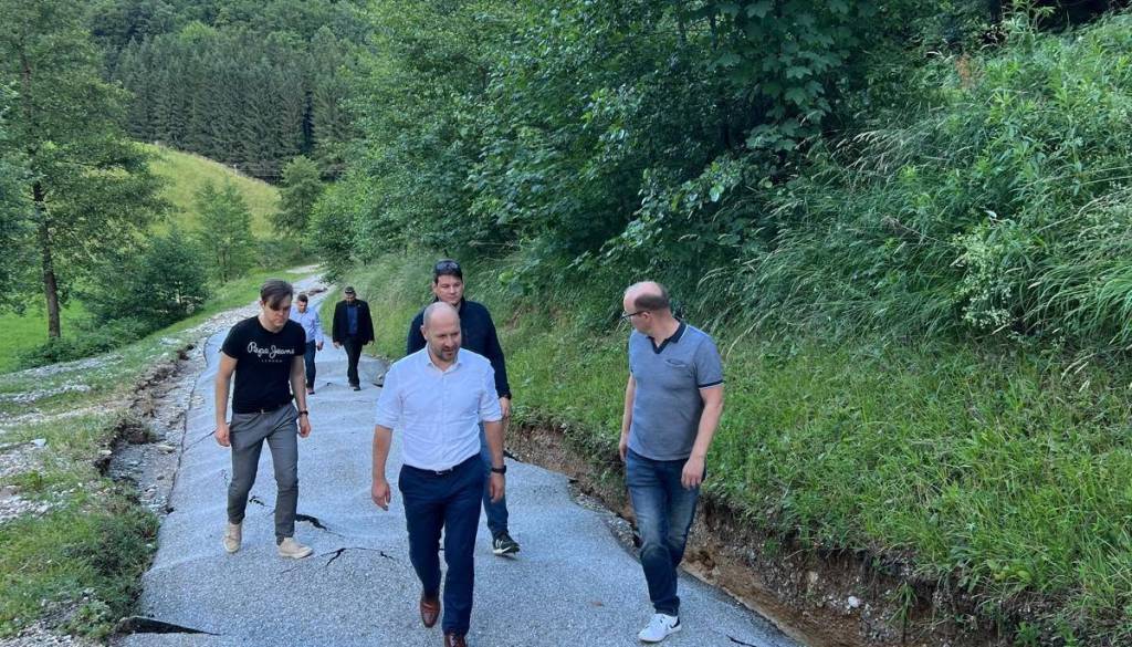 Minister Vrtovec v Žetalah na ogledu posledic neurja