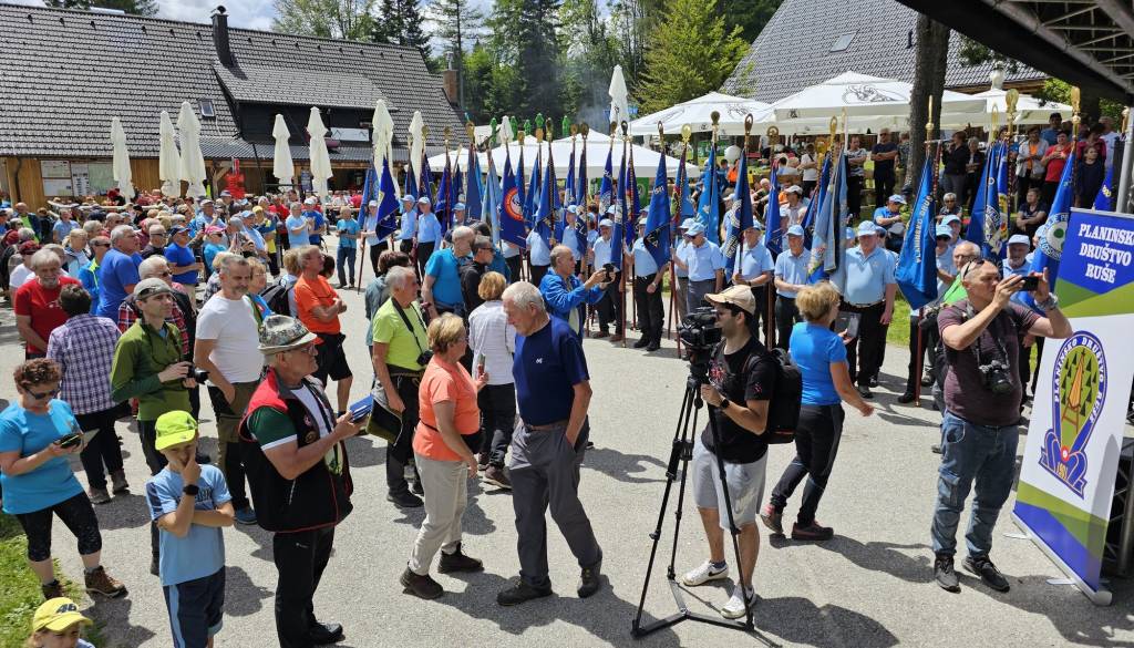 Na Arehu se je zbralo okrog 1200 planincev iz vse Slovenije