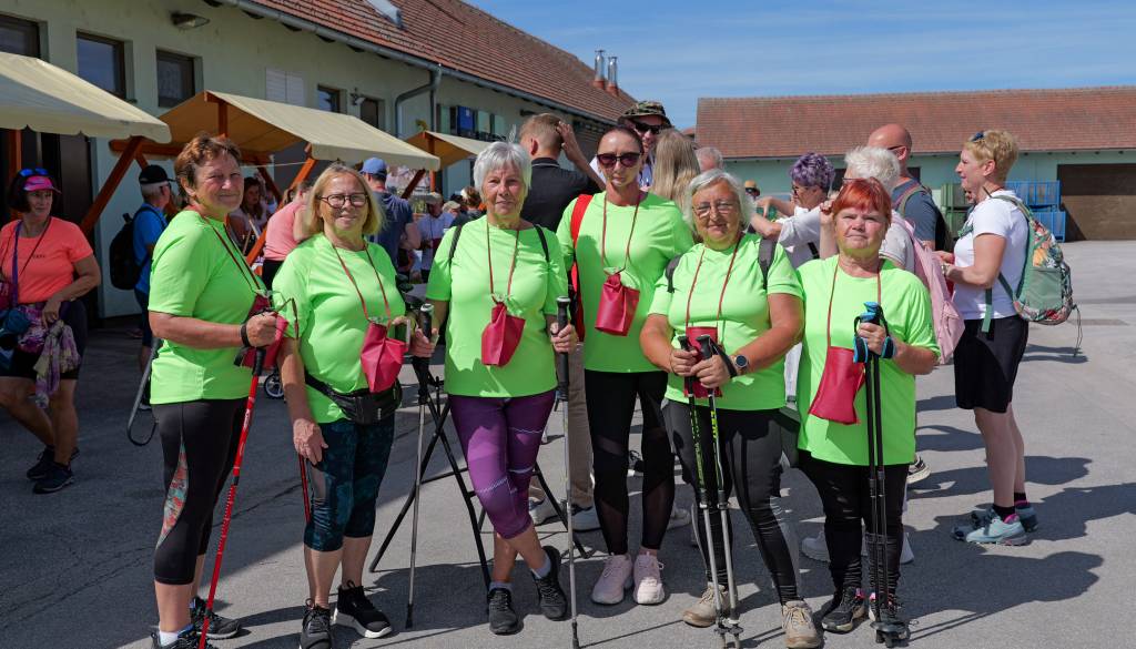 FOTO in VIDEO: Prleška gibanica pohodnike znova popeljala med okuse Prlekije