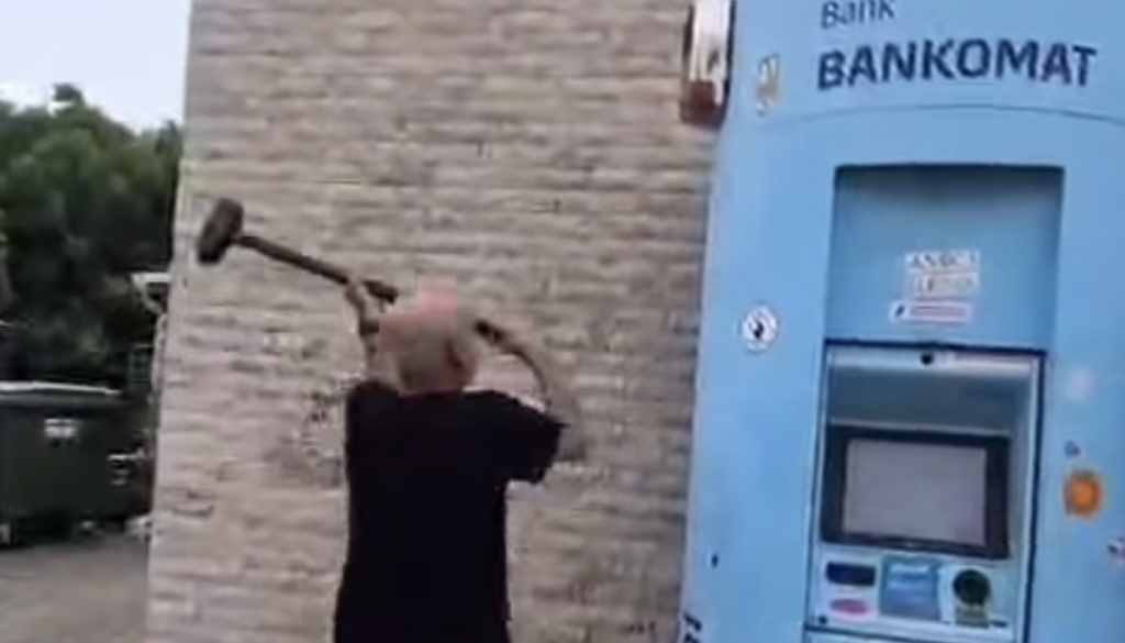 VIDEO: Dva dni jih je spravljal ob živce, nato je občan vzel stvari v svoje roke