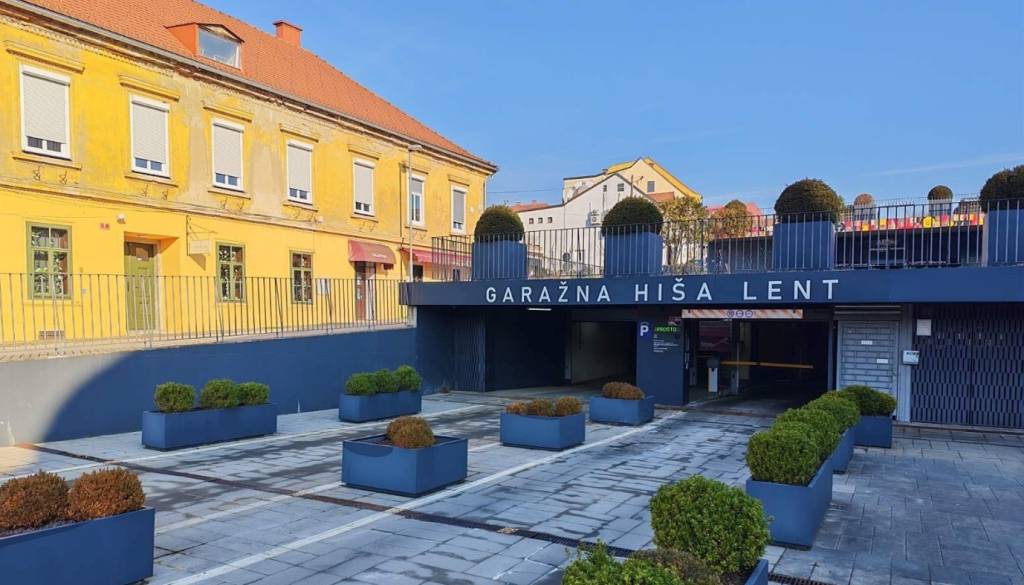 Kam z avtom med dopustom? V Mariboru ponujajo novo rešitev