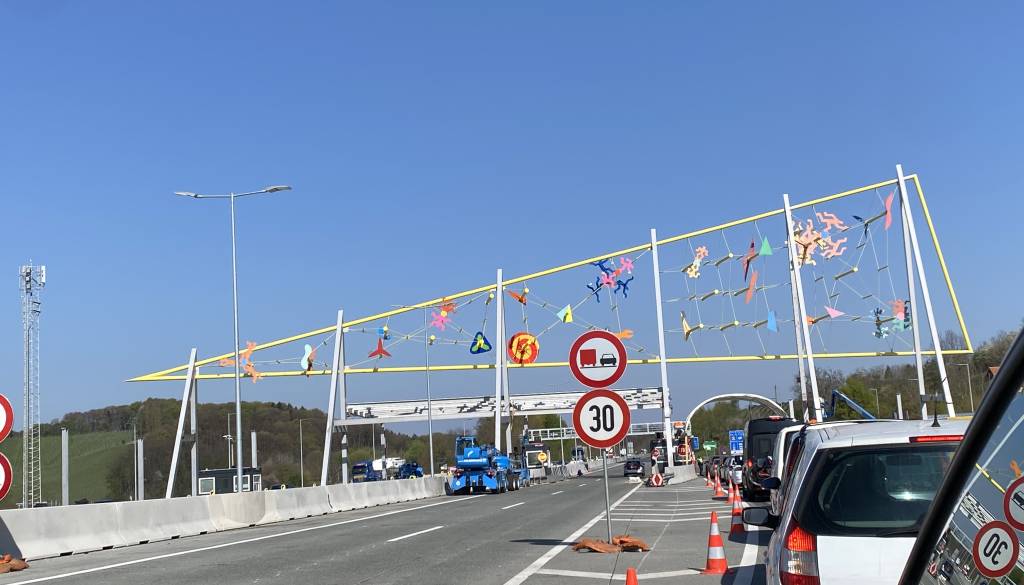 Avstrija še tri mesece ne popušča: Glavni razlog so tihotapci migrantov