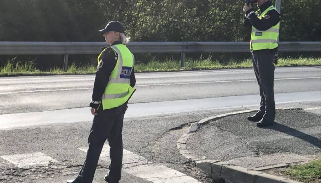Voznik začetnik skozi pomursko vas s 111 kilometri na uro