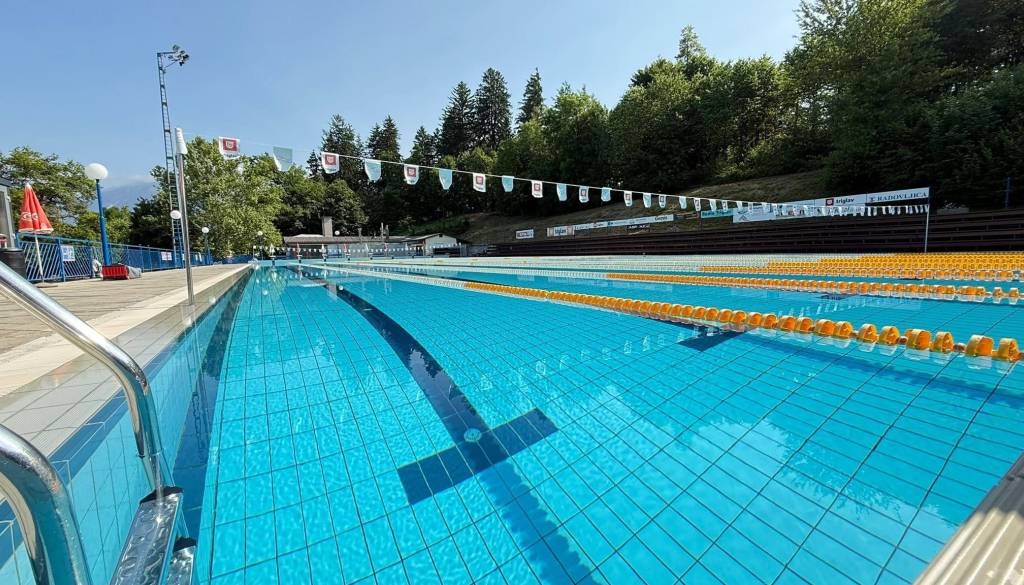 Kje se boste letos kopali? Pregled gorenjskih kopališč in cen vstopnic za poletje 2026