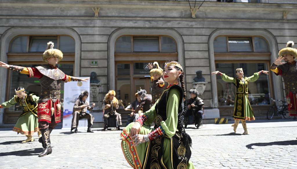 FOTO in VIDEIO: Kazahstan za 20 minut zavzel središče Ljubljane