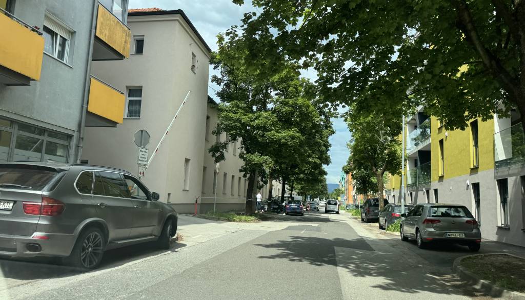 Policija razkrila nove podrobnosti smrti dveh oseb, preiskujejo sum umora in samomora