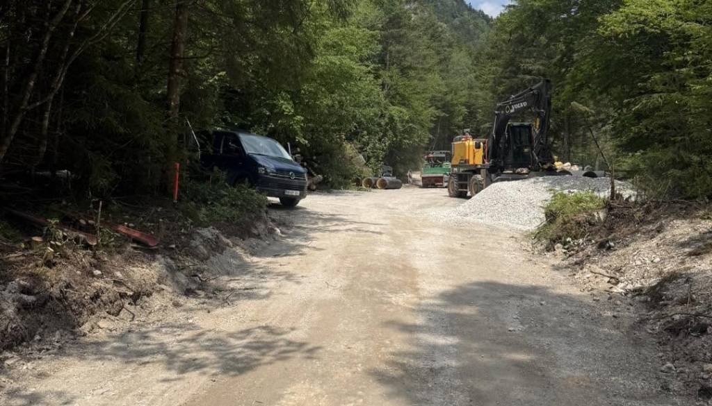 Zaradi zapore ceste nastala zmeda. Iz Gostišča Draga sporočajo, da ostajajo normalno dostopni