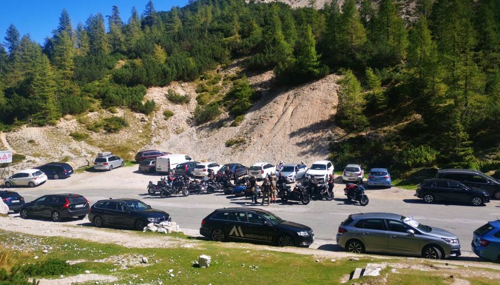 Vršič v novo fazo prenove: parkiranje na vrhu ukinjeno vse do jeseni