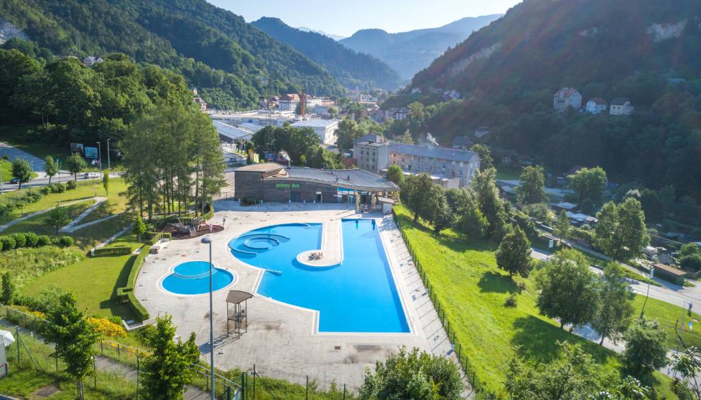 Kam na Gorenjskem po osvežitev med vročinskim valom? Preverili smo cene in ponudbo