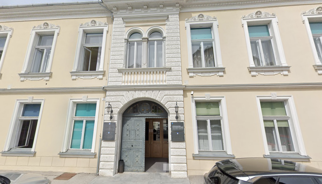 Grožnja z bombo na novomeškem sodišču, obravnave prekinjene, kaj se dogaja?