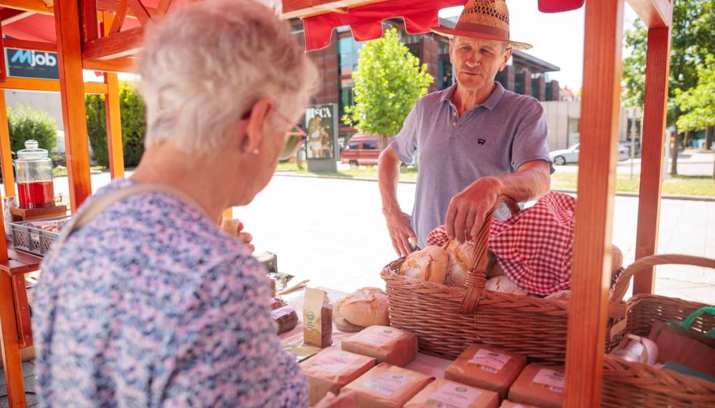 FOTO: Slovenski trg znova zaživel v znamenju lokalnih dobrot