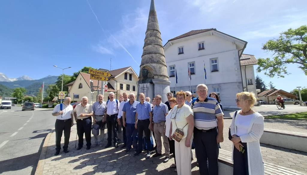 FOTO: Nekdanji poslanci ob 35. obletnici osamosvojitve obiskali Cerklje na Gorenjskem