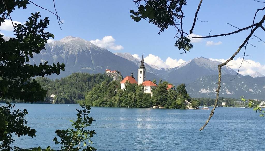 Pozor! Za kopanje na tem priljubljenem delu jezera vas lahko doleti 200 evrov kazni