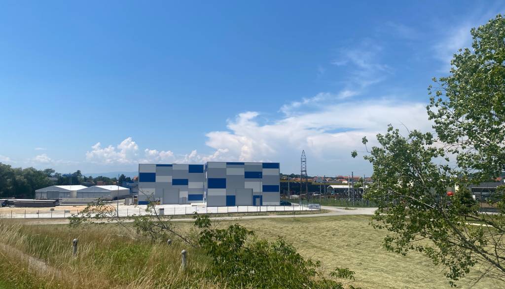 Okrnjena veduta Ptuja? Svetnica opozarja na poseg v podobo mesta, občina odgovarja