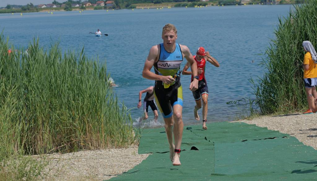FOTO in VIDEO: Triatlonci merijo moči na in ob Soboškem jezeru