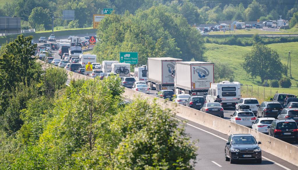 Prometni kaos na vzhodu države: Za Pomurce brez dodatnih ukrepov, to potnikom odgovarja ministrstvo
