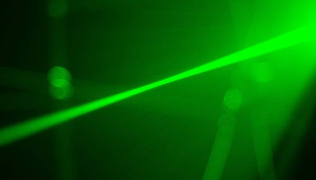 Nevaren incident na slovenskem nebu: Z laserjem osvetljeval vojaški helikopter, ki je prevažal pacienta