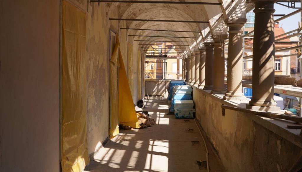 Vpogled v nastajajoče kulturno središče, na Glavnem trgu razstava o nastajajočem Centru Rotovž