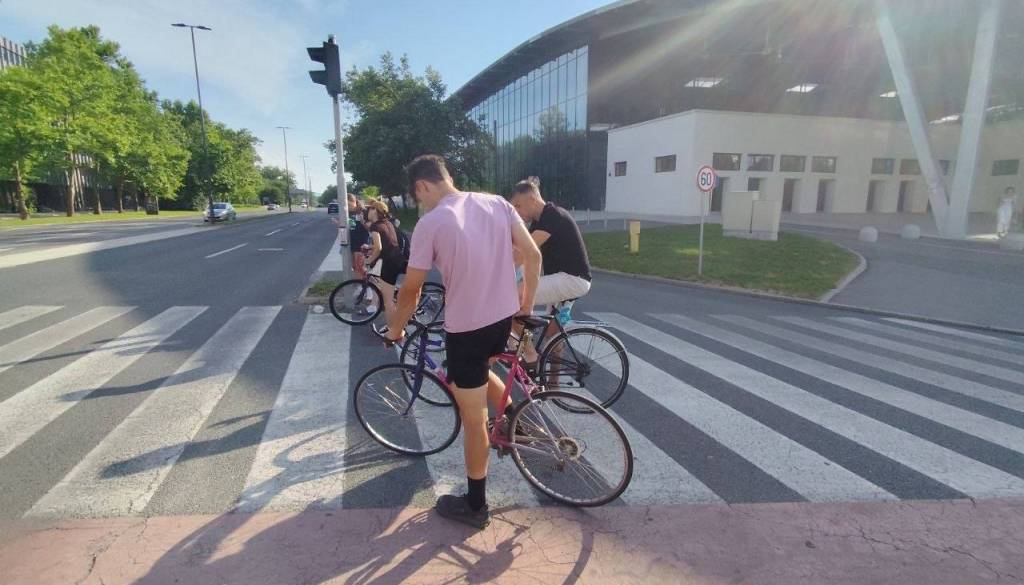 Spor pri Iliriji: Janković pravi, da je križišče varno, starši pa opozarjajo na nevarnost za otroke