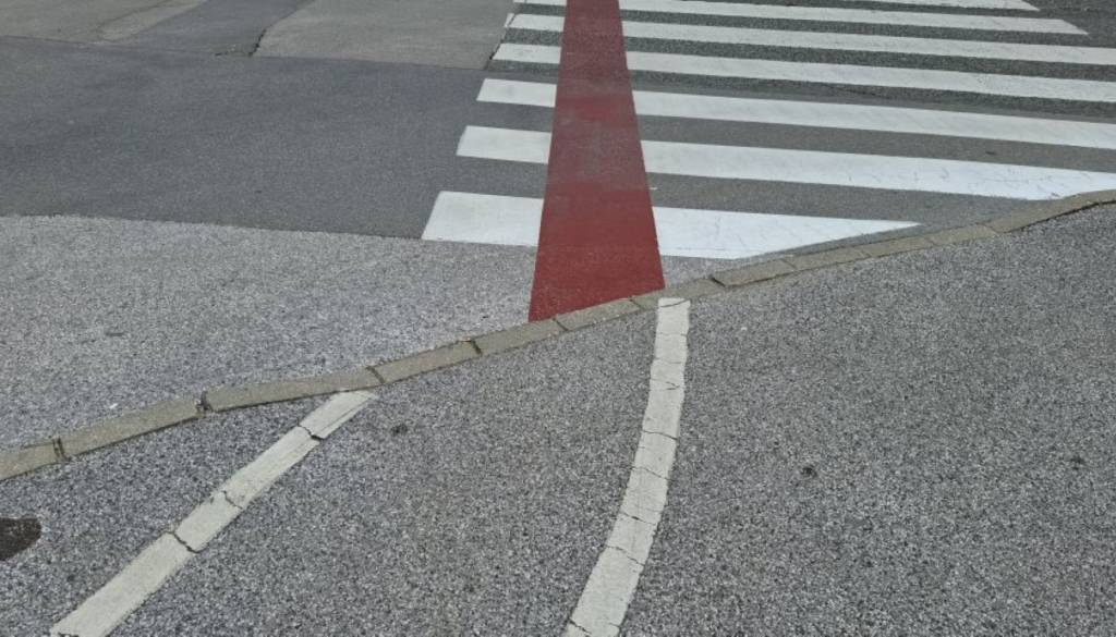 Ljubljančan opozoril na 40-centimetrske kolesarske poti, odgovor občine ga ni prepričal