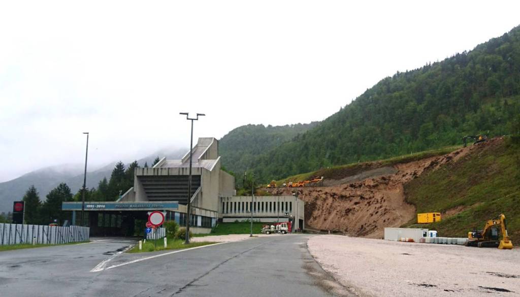 Pozor, nocoj bo predor Karavanke zaprt v obe smeri