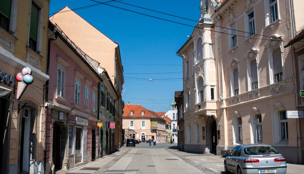 Iščete poslovni prostor na Ptuju? Občina oddaja štiri lokale in skladišče v središču mesta