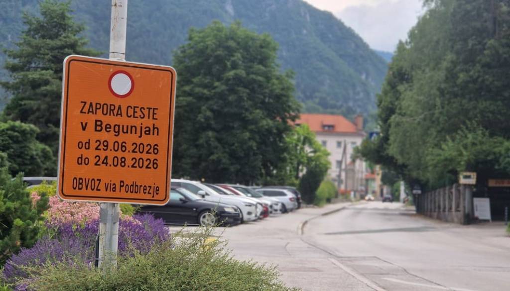 Krajani o zapori skozi Begunje izvedeli ob postavitvi signalizacije, občina sklicala izredni sestanek