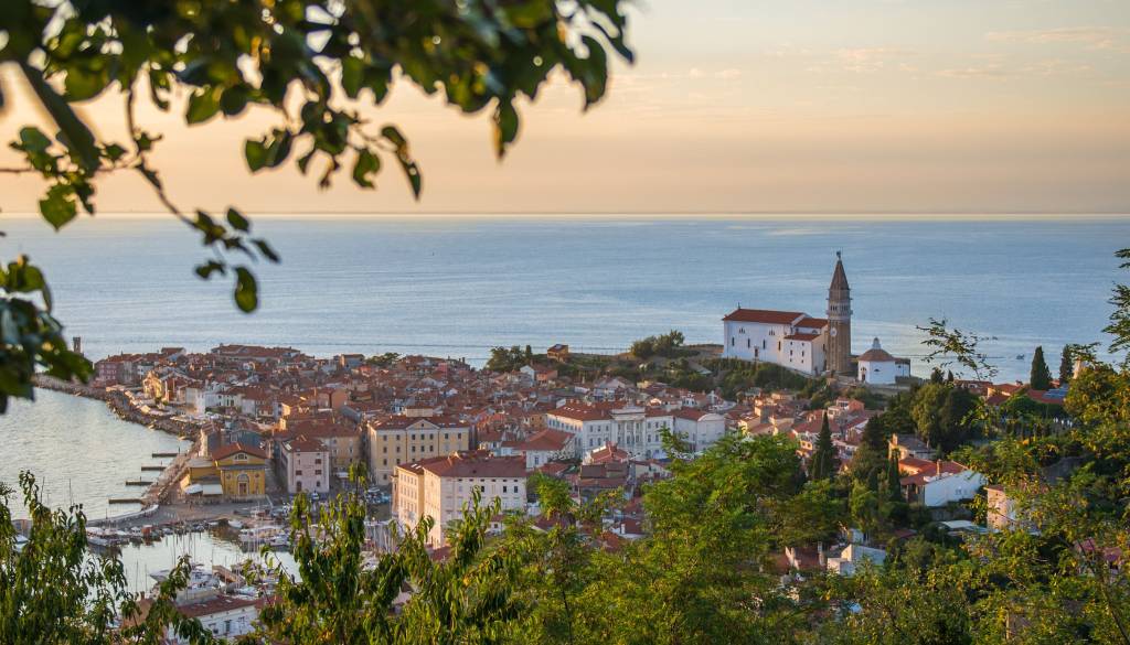 Za poletne počitnice še prosta mesta: otroci lahko na morje ali v hribe