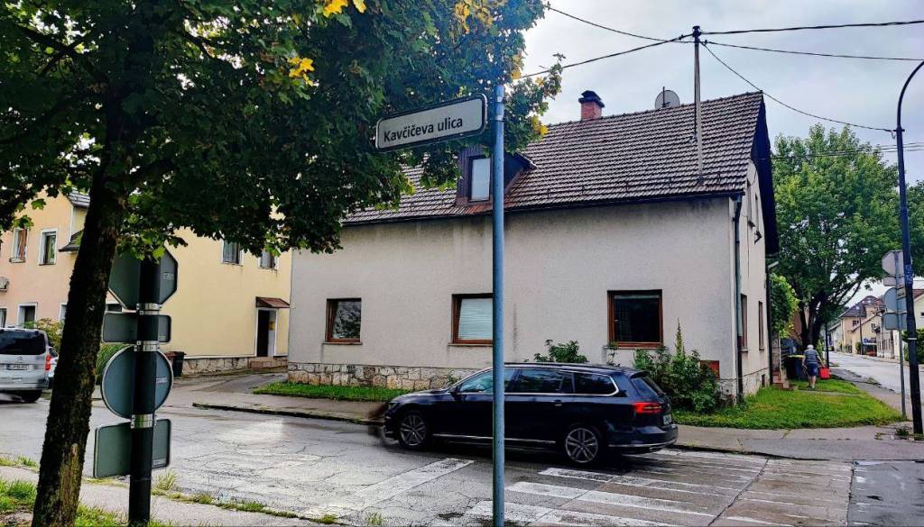 Prebivalce Zelene jame moti nenehno brnenje: »Ob odprtem oknu se sploh ne da spati«