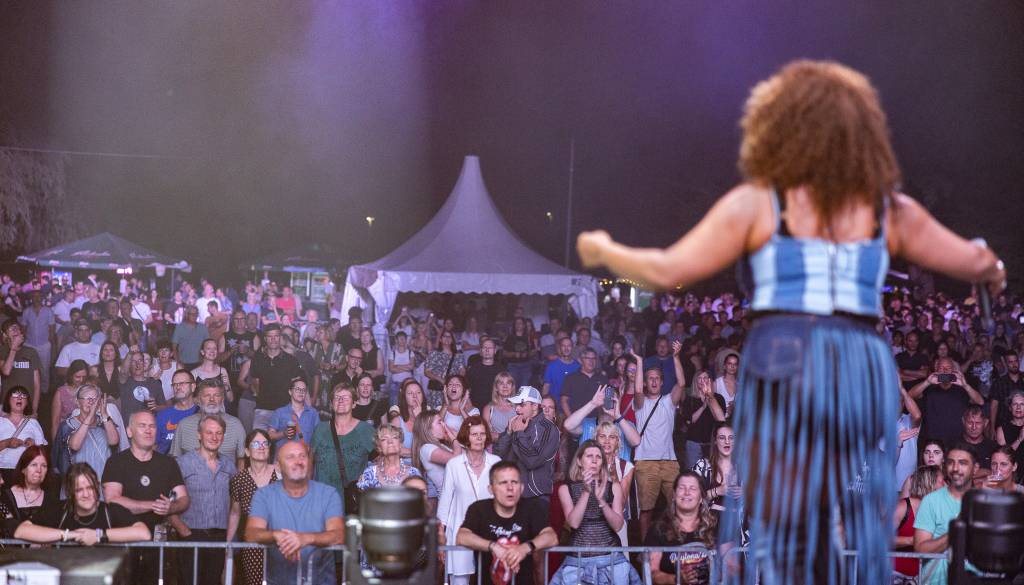 FOTO in VIDEO: Diva Turner na Soboške dneve prinesla vokal Tine Turner