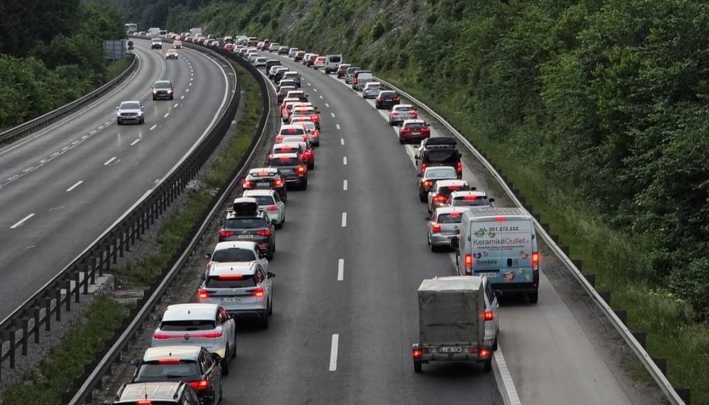 Zaradi vročine in gneče na primorski avtocesti posebna akcija za voznike